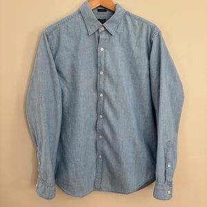 J Crew Chambray Shirt Button Down Men’s Size Large Blue Long Sleeve